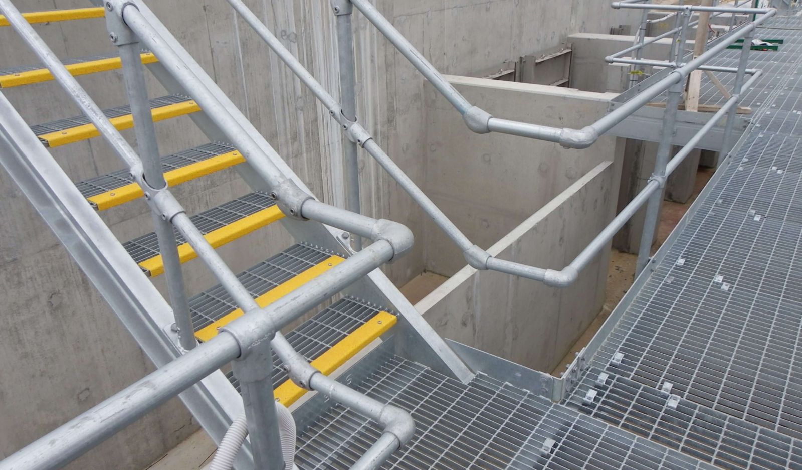 Exploring the Advantages of Steel in Platform Construction: A Durable and Versatile Material